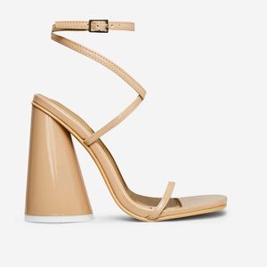 CROSS STRAP OPEN TOE BLOCK HEEL